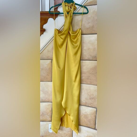 Elegant Yellow Gown - Picture 3 of 6